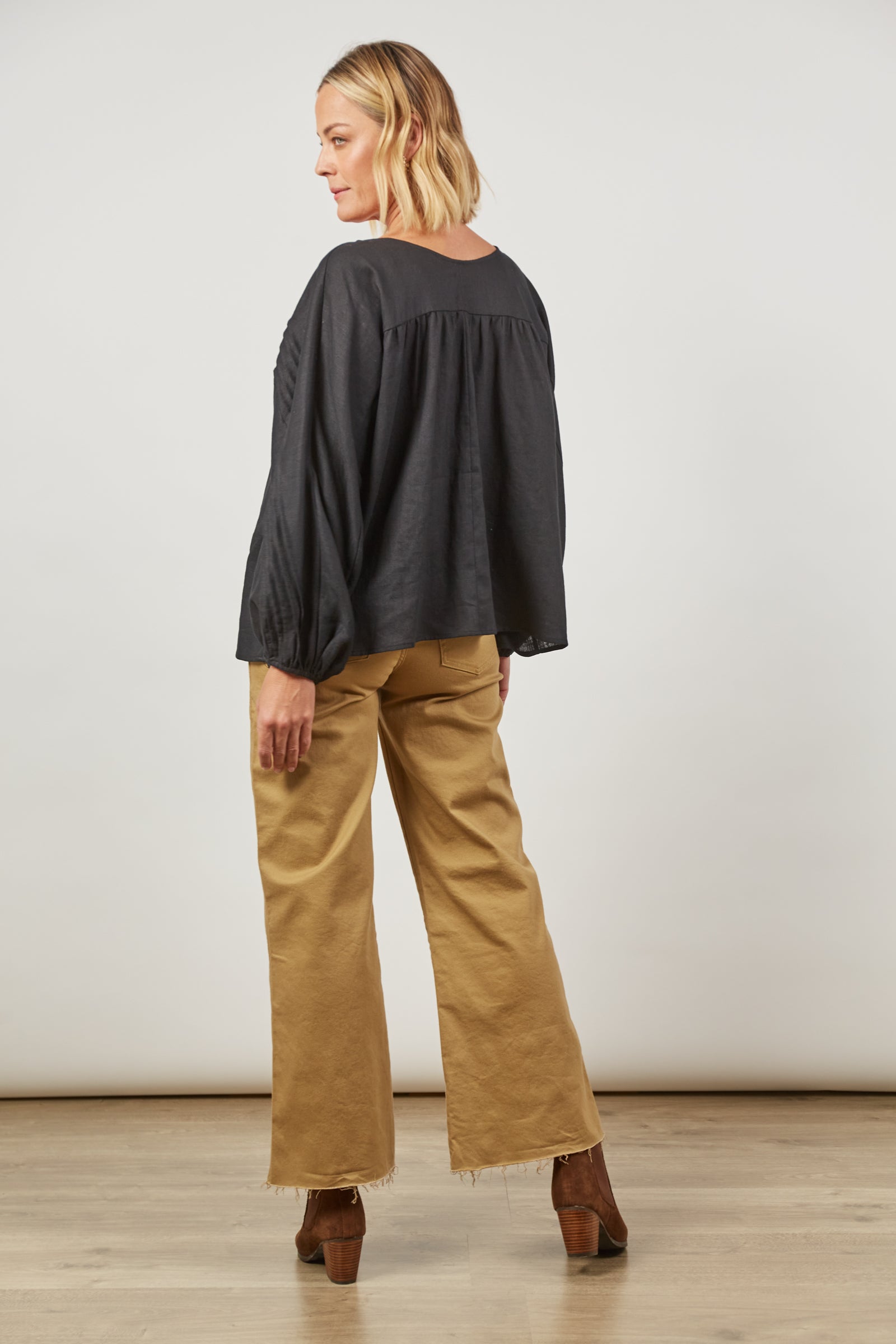 Panorama Tuck Blouse - Onyx - Isle of Mine Clothing - Top L/S Linen