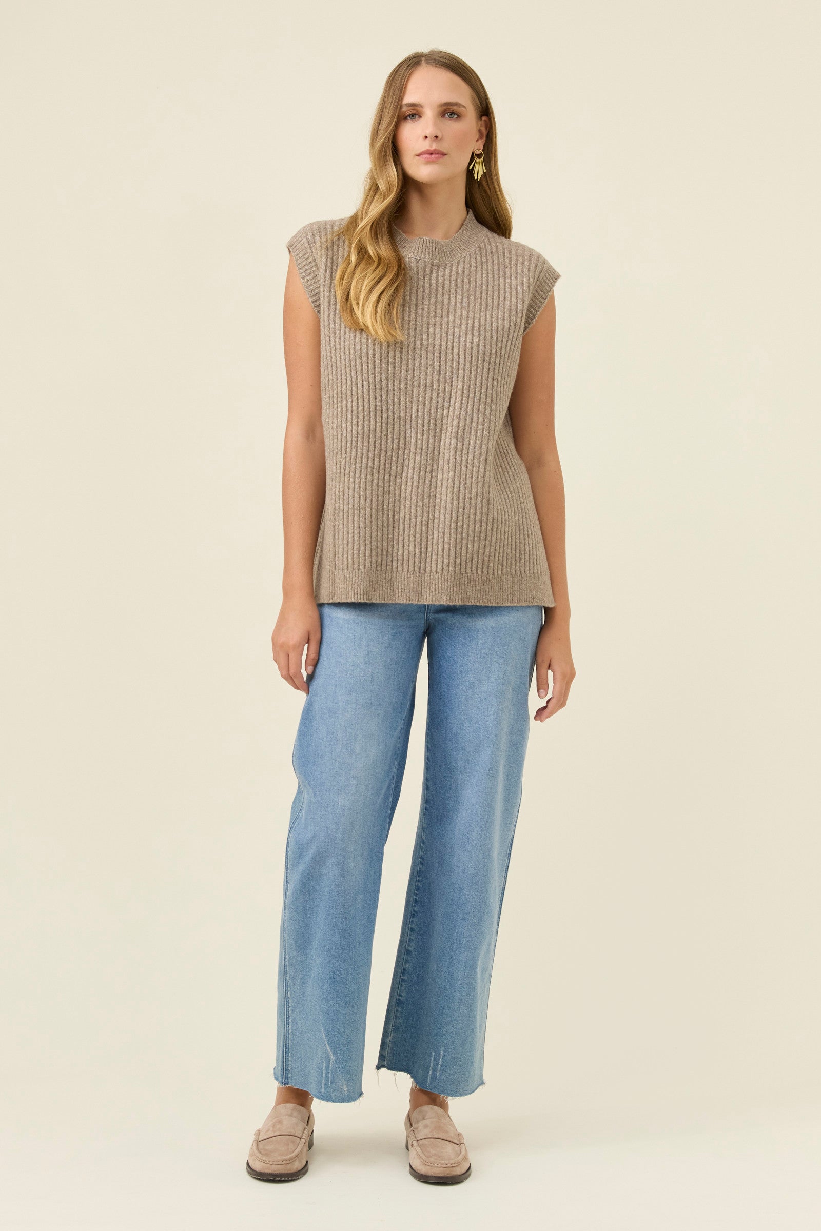 Miru Crew Knit Vest - Stone – Isle of Mine