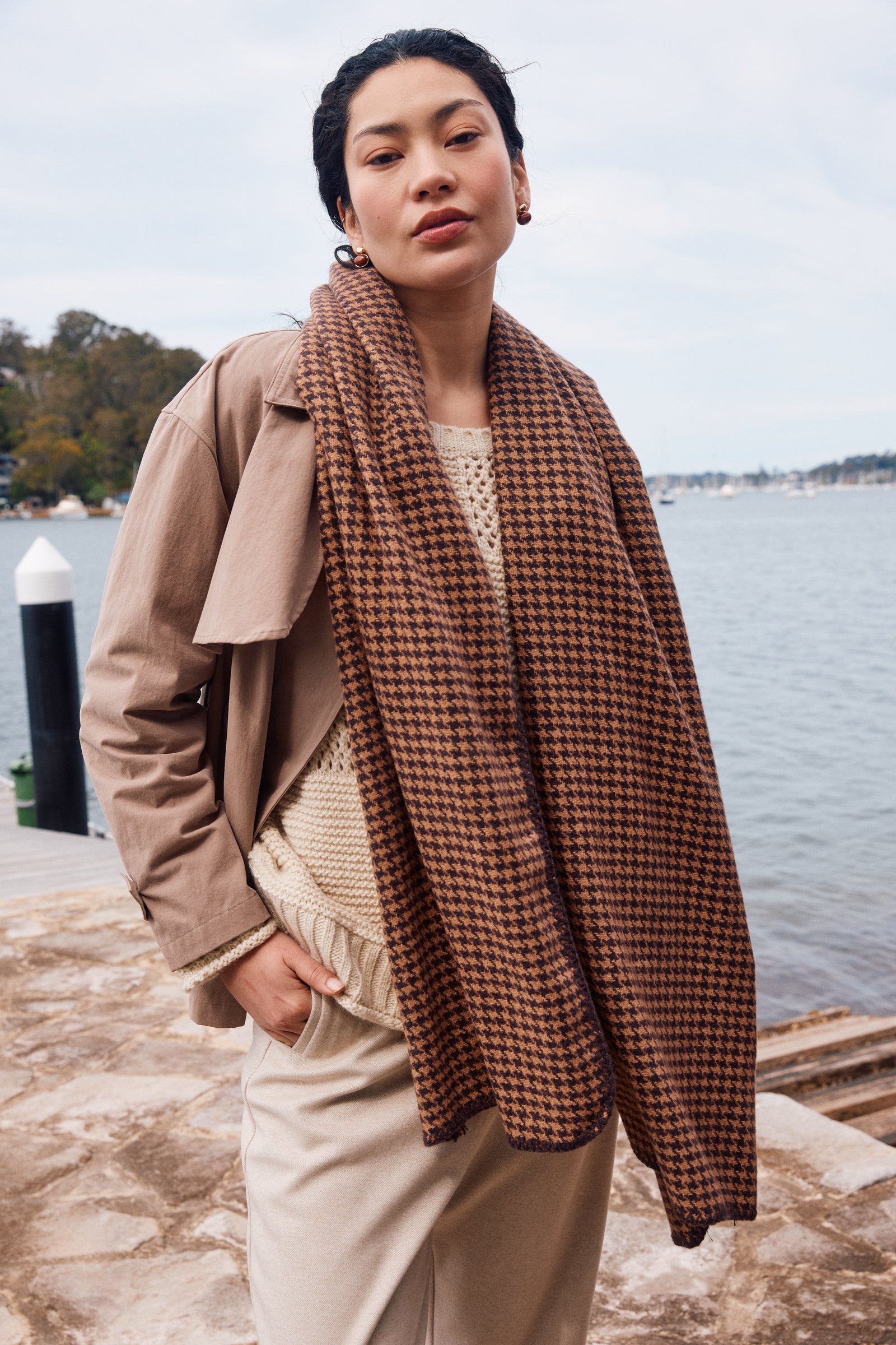 Cassidy Houndstooth Scarf - Chocolate – Isle of Mine